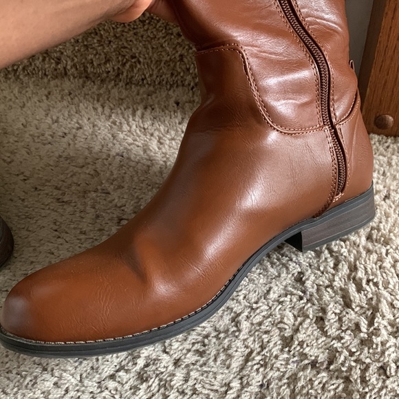 Brown boots - Picture 6 of 8